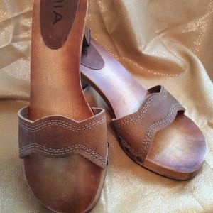 Mia Wooden Sandals Distressed Boho Style